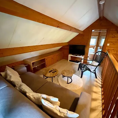 Chalet Convivial Avec Vue Sur La Riviere - 62 M²